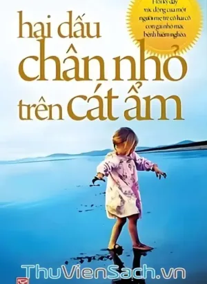 Hai Dấu Chân Nhỏ Trên Cát Ẩm